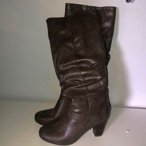 Heeled boots
